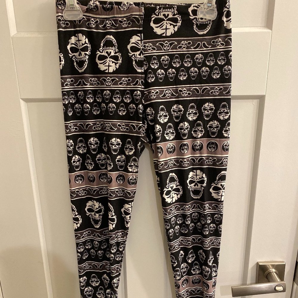 Skull leggings purple and black